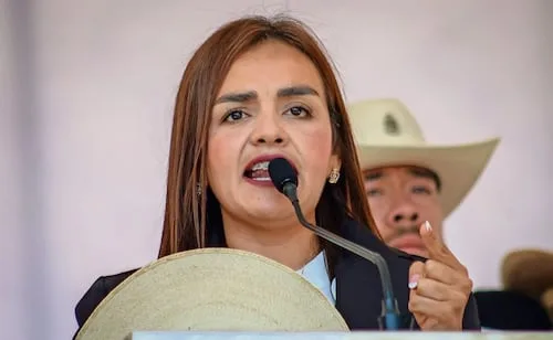 "Me quieren quitar del camino": Grecia Quiroz; pide al pueblo que si algo le pasa, no abandonen la lucha