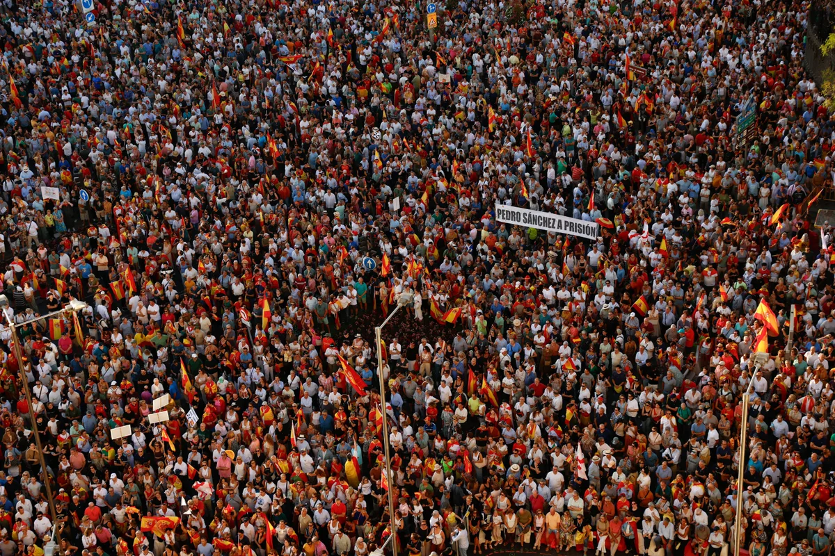 'Make Ceuta Great Again': Milhares vão às ruas na Espanha para protestar contra 'invasão' de imigrantes