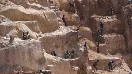 L'effondrement d'une mine d'or artisanale fait au moins 100 morts en Centrafrique
