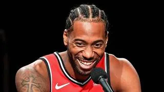NBA: Kawhi Leonard sella su regreso a los Raptors con una extensión millonaria