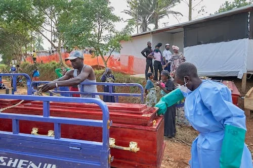 Reportan más de 300 muertes por ébola en el Congo en una semana; se trata de la mayor cifra en ese lapso