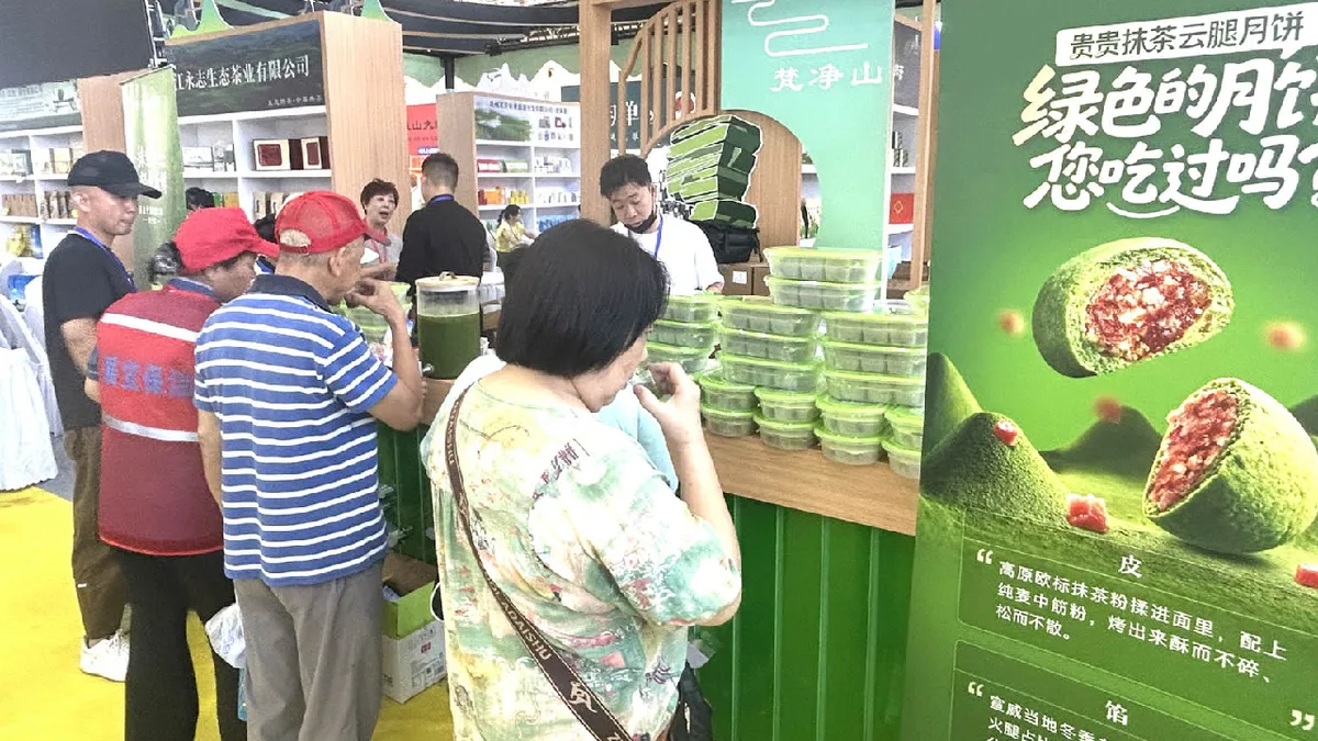 Emerald matcha and ham mooncakes garner attention at Beijing tea expo