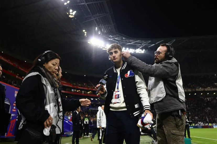 Né à Lyon et supporter de l'OL, Paul Seixas a donné le coup d'envoi fictif de Lyon-Nice