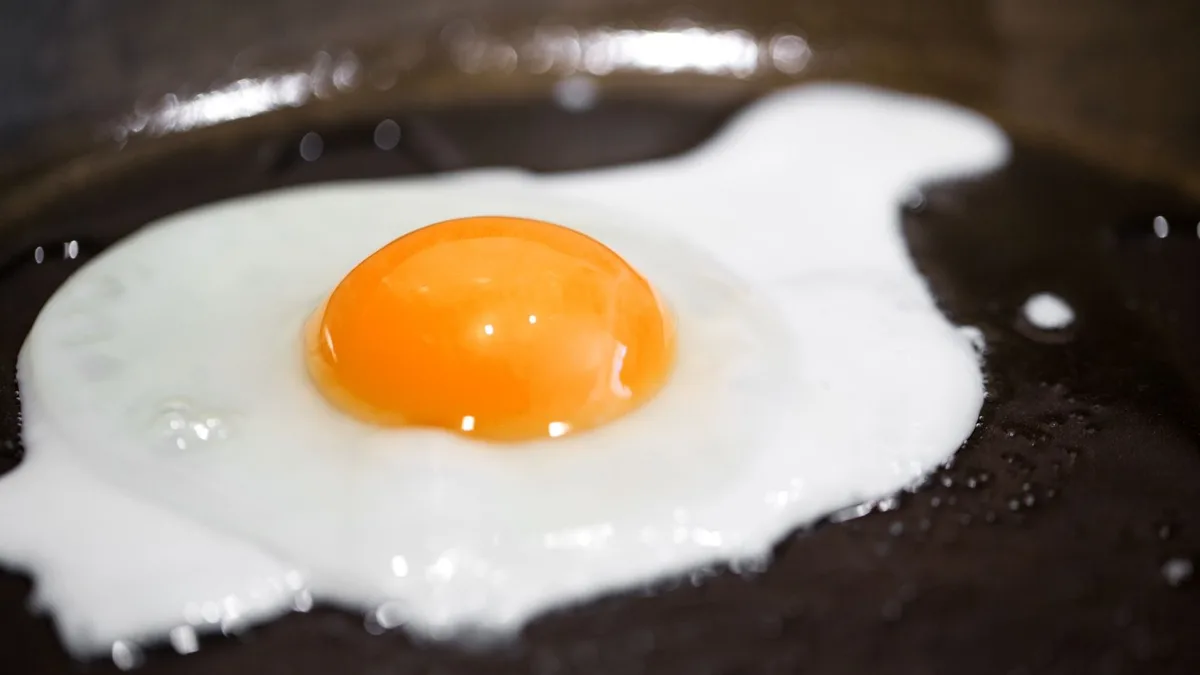 Los nutricionistas coinciden: "Los huevos más ricos para cenar no se hacen en la sartén sino en la air fryer"