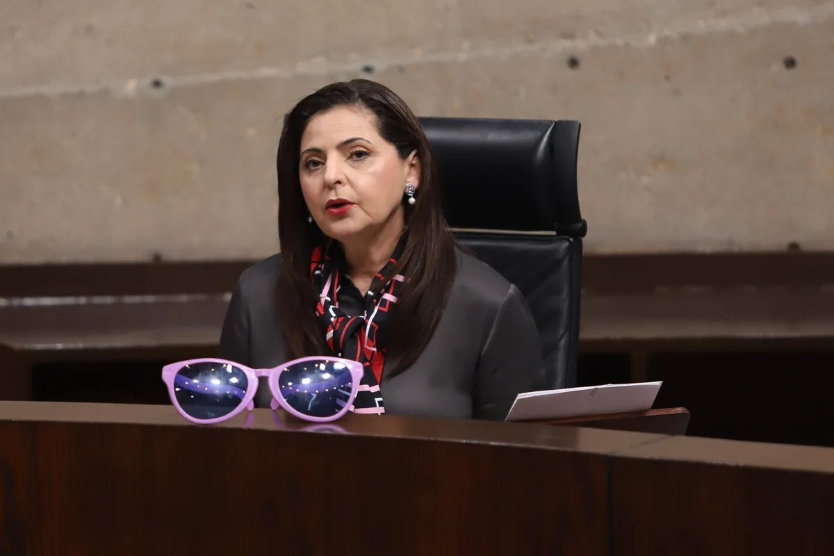 Mónica Soto se va por la puerta de atrás