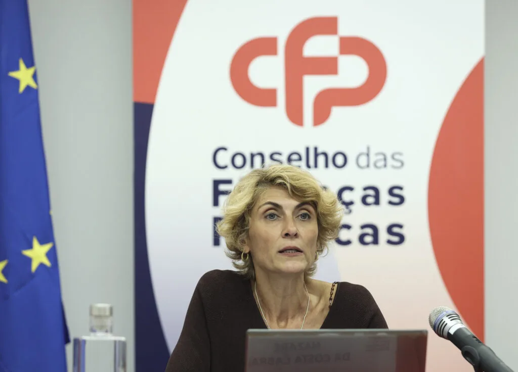 CFP revê crescimento em alta este ano para 2,2%, mas antecipa défices à boleia da defesa