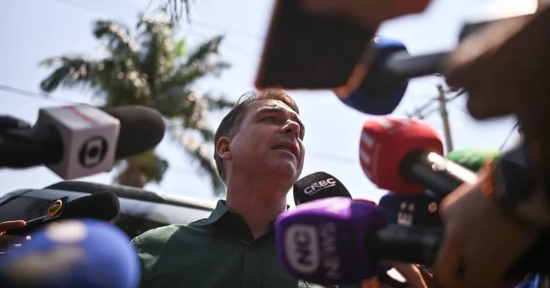 Bolsonaro diz que cargo para o pai "não está no radar"