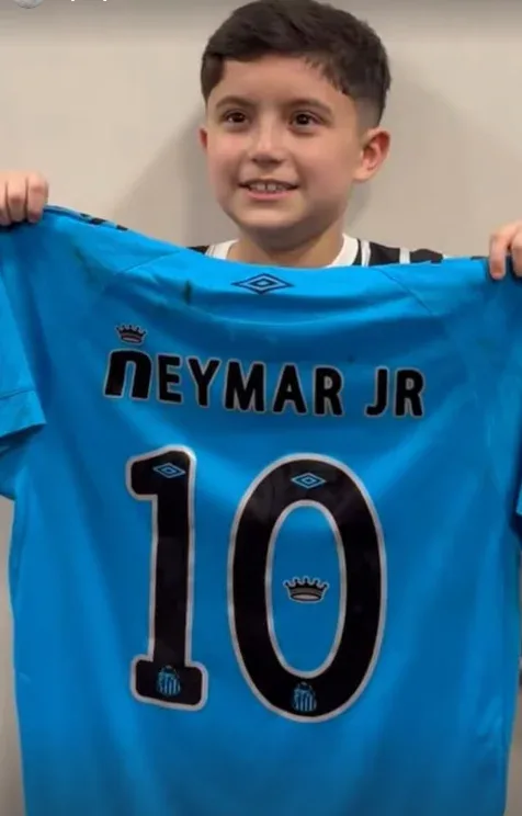 Corinthians pode ser punido no STJD por hostilização a garoto que recebeu camisa de Neymar