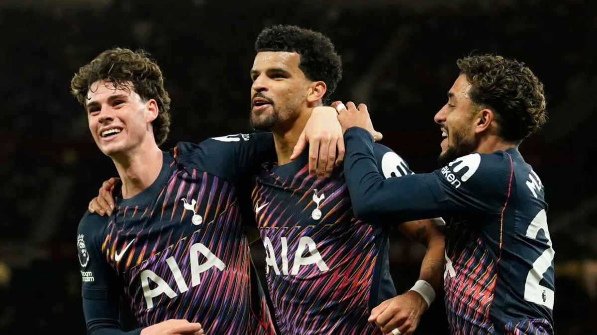 Ten-man Spurs claim dramatic draw at Man Utd as Solanke rescues point