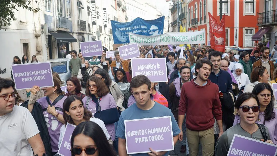 Caso de homem que atirou cocktail molotov contra manifestação segue para julgamento