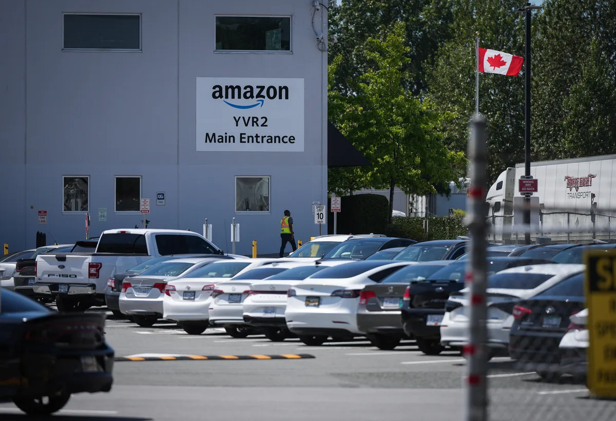 Amazon raises warehouse wages by $1 an hour across Canada amid union dispute