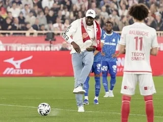 Usain Bolt, l’homme le plus rapide du monde, s’engage avec un club anglais de football à 40 ans