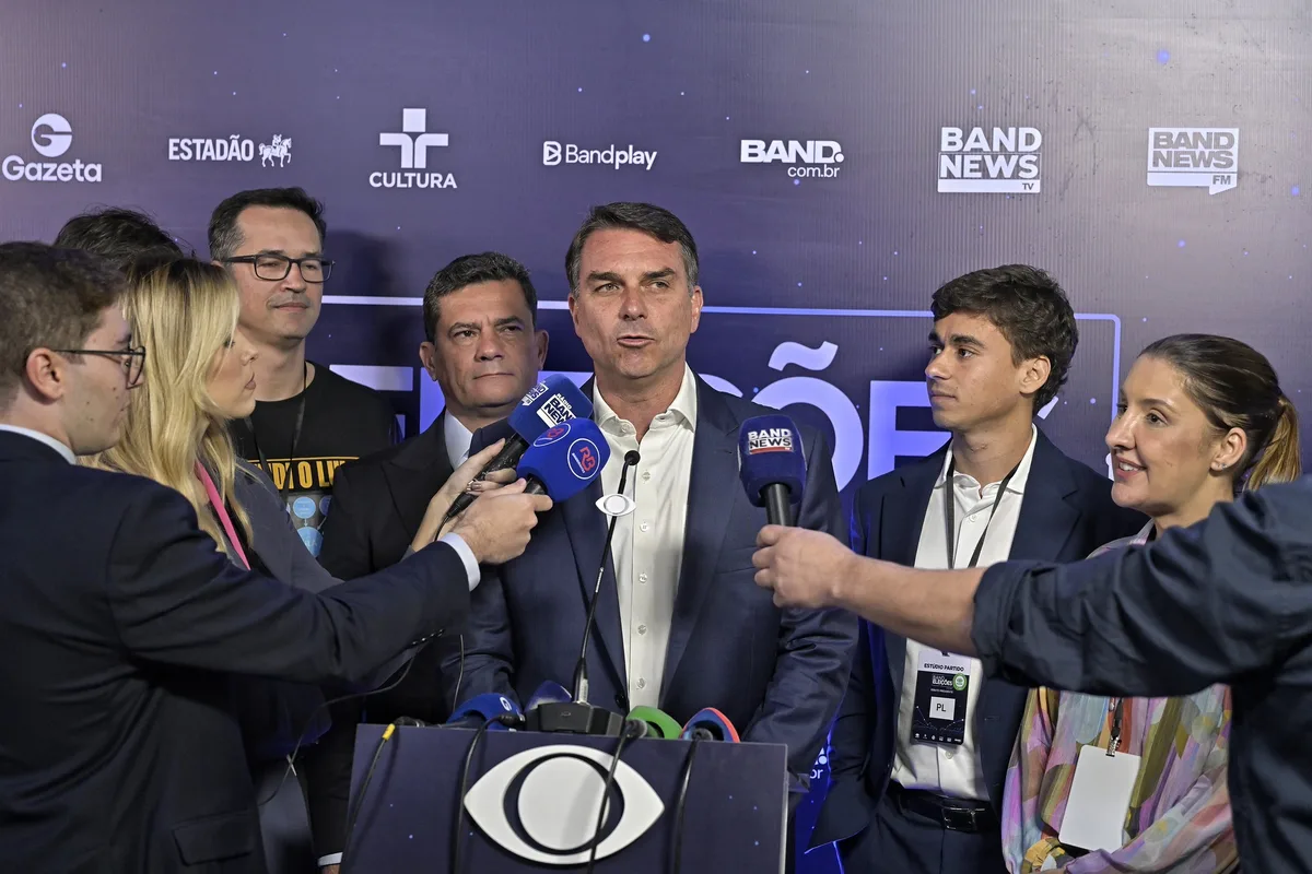 Em debate, Lula ficará de frente com outros adversários além de Flávio Bolsonaro