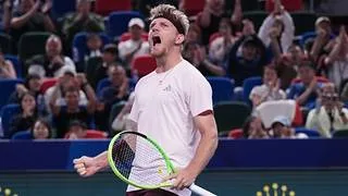 ¡Remontada de autoridad! Davidovich Fokina silencia a Zverev y se mete en la final de Shanghái