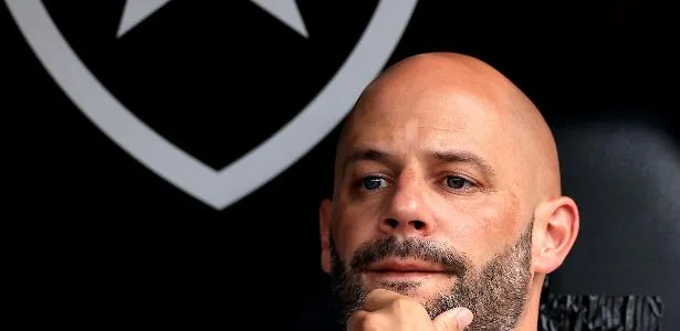 Técnico Franclim Carvalho é demitido e interino assume o Botafogo