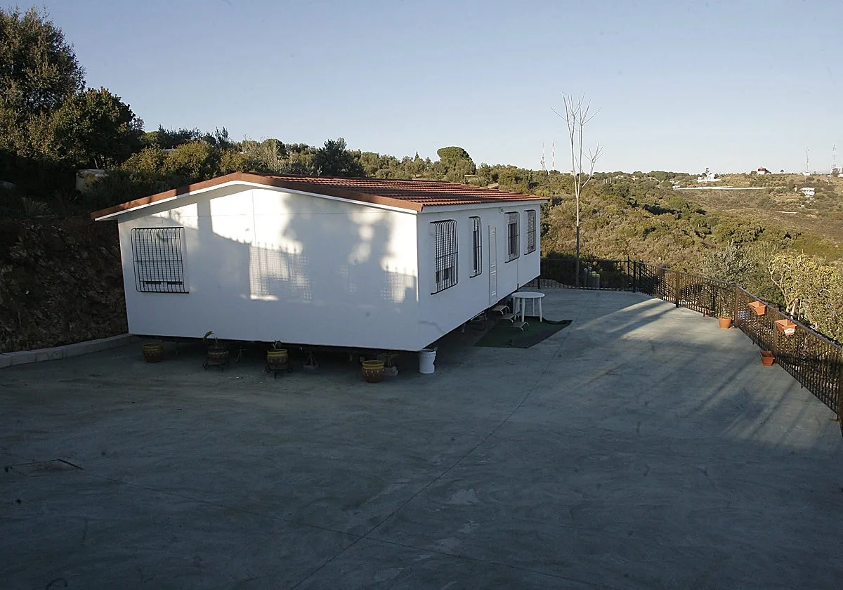 Tres investigados en Barcelona y Valencia por estafar a una empresa sevillana con falsas ofertas de casas prefabricadas