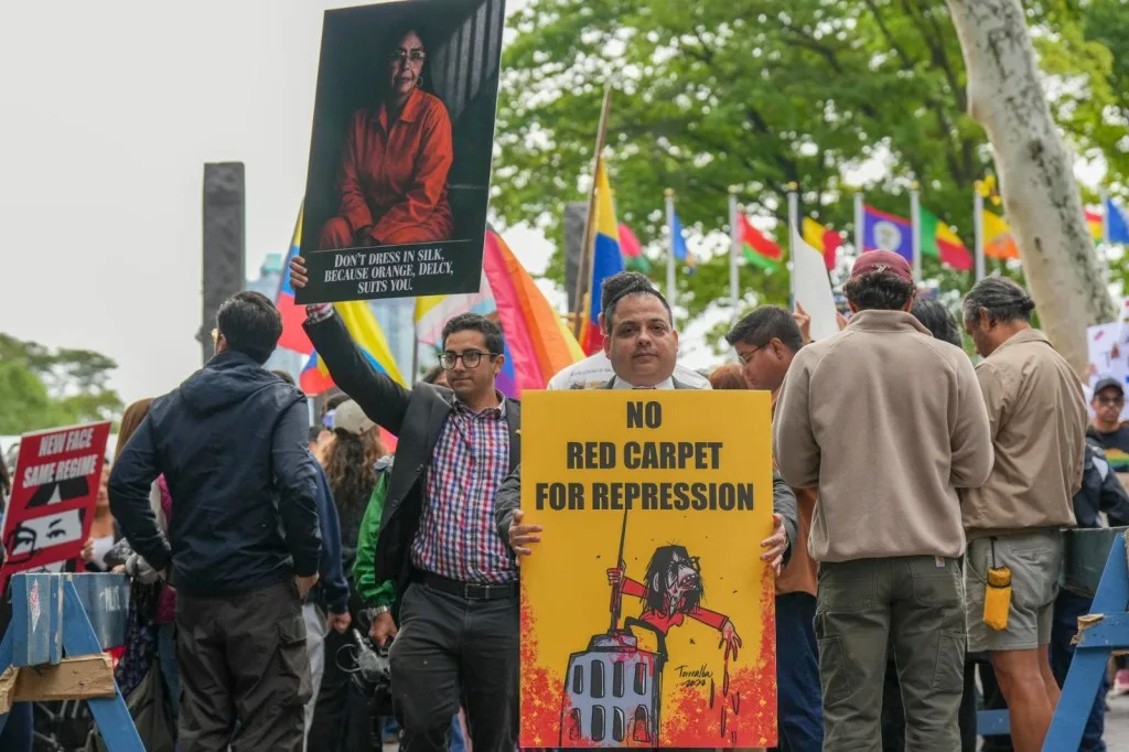 Venezolanos en NY protestan en rechazo a la participación de Delcy Rodríguez ante ONU