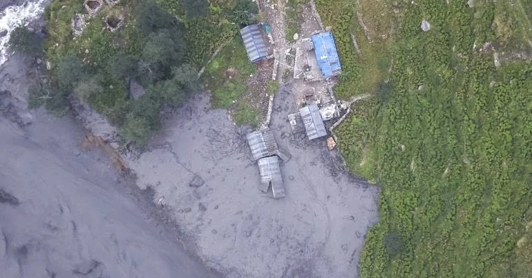 Cinco desaparecidos nas inundações no Nepal