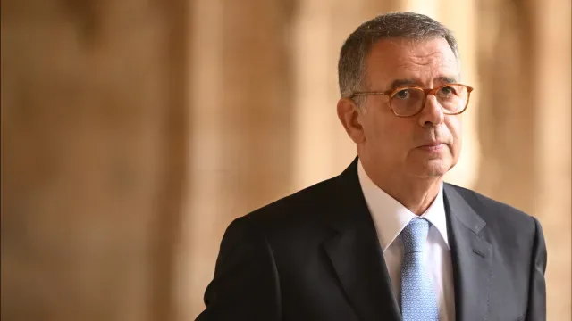 Seguro promulga Lei de Estrangeiros e de Concessão de Asilo