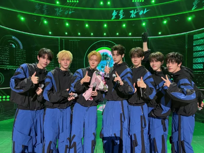 클유아, 상승세 제대로 탔다! 초동 71만장→'뮤뱅' 1위