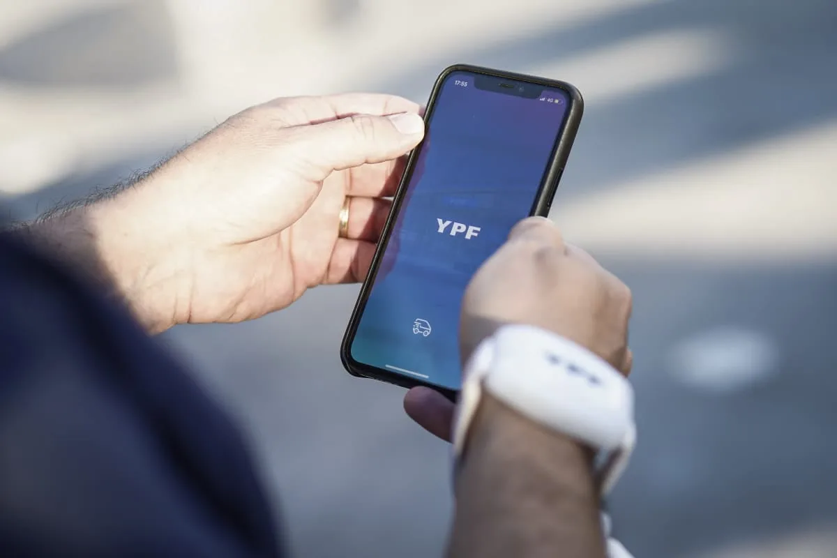 En cuatro días, los usuarios de la app de YPF compraron 80.000 acciones de la empresa