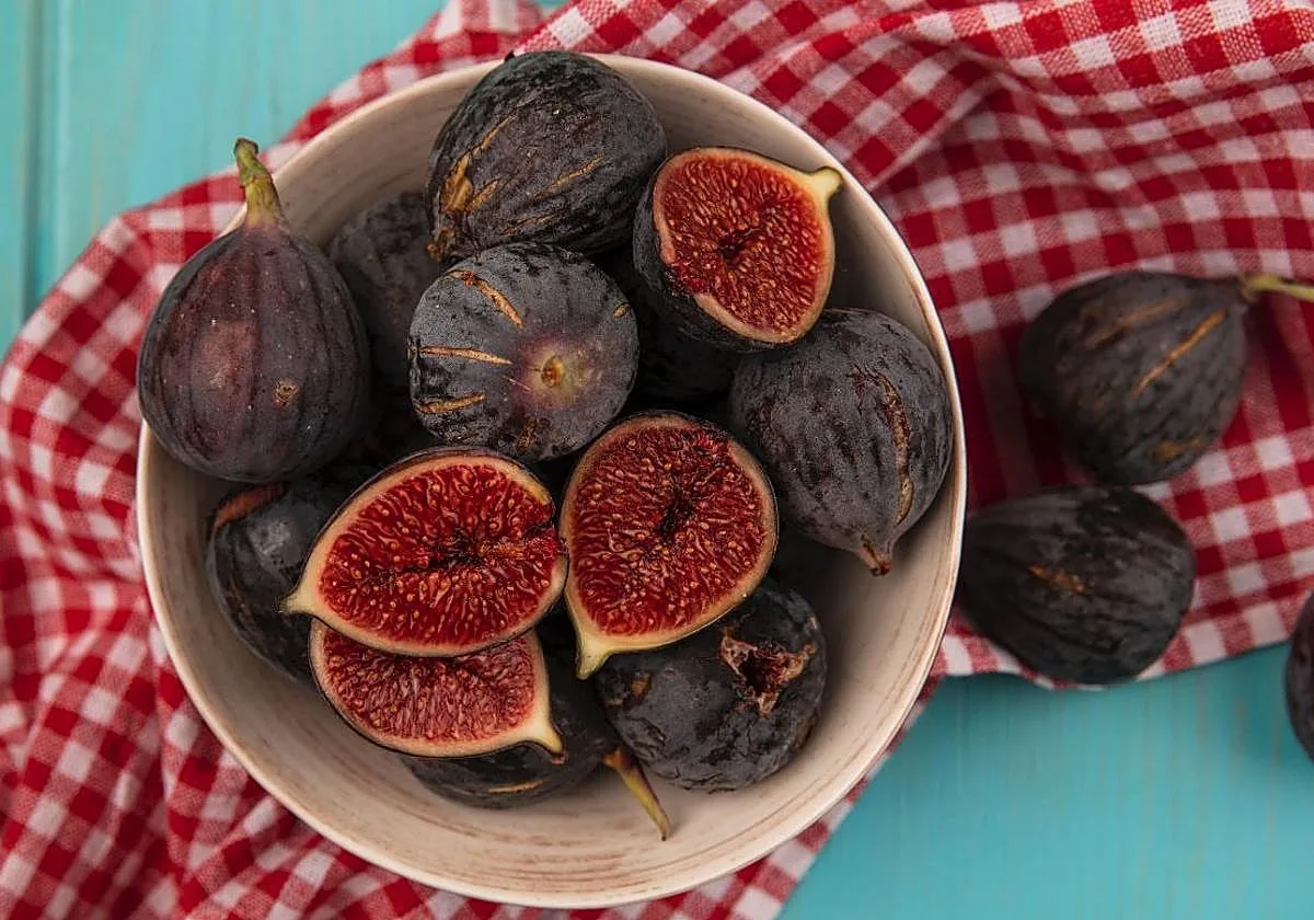 La fruta de agosto que más sacia y que puedes usar en ensaladas, postres y desayunos
