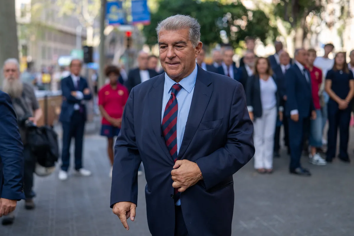 Laporta: “Es inconcebible que a algunos les recalifiquen terrenos y a otros les prohíban jugar en su estadio”