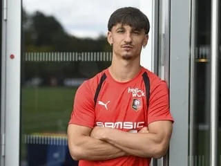 EXCLUSIF. « Donner du fil à retordre à Zidane » : meilleur buteur de Ligue 1 et de Rennes, Estéban Lepaul se confie