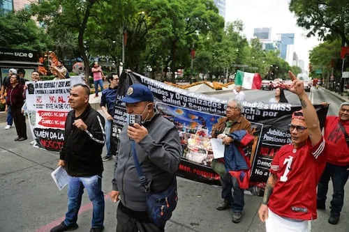 Trabajadores del IMSS prevén oferta salarial de 6%; destitución de Olivos no es negociable, dicen