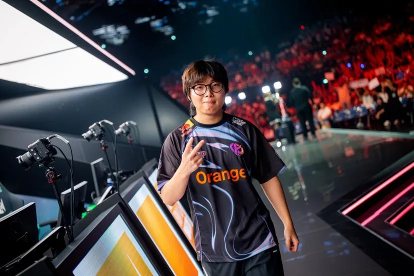 League of Legends : la Karmine Corp se fait peur mais démarre ses Worlds par une victoire