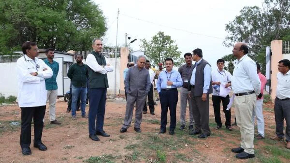 Health Ministry reviews projects in Jipmer