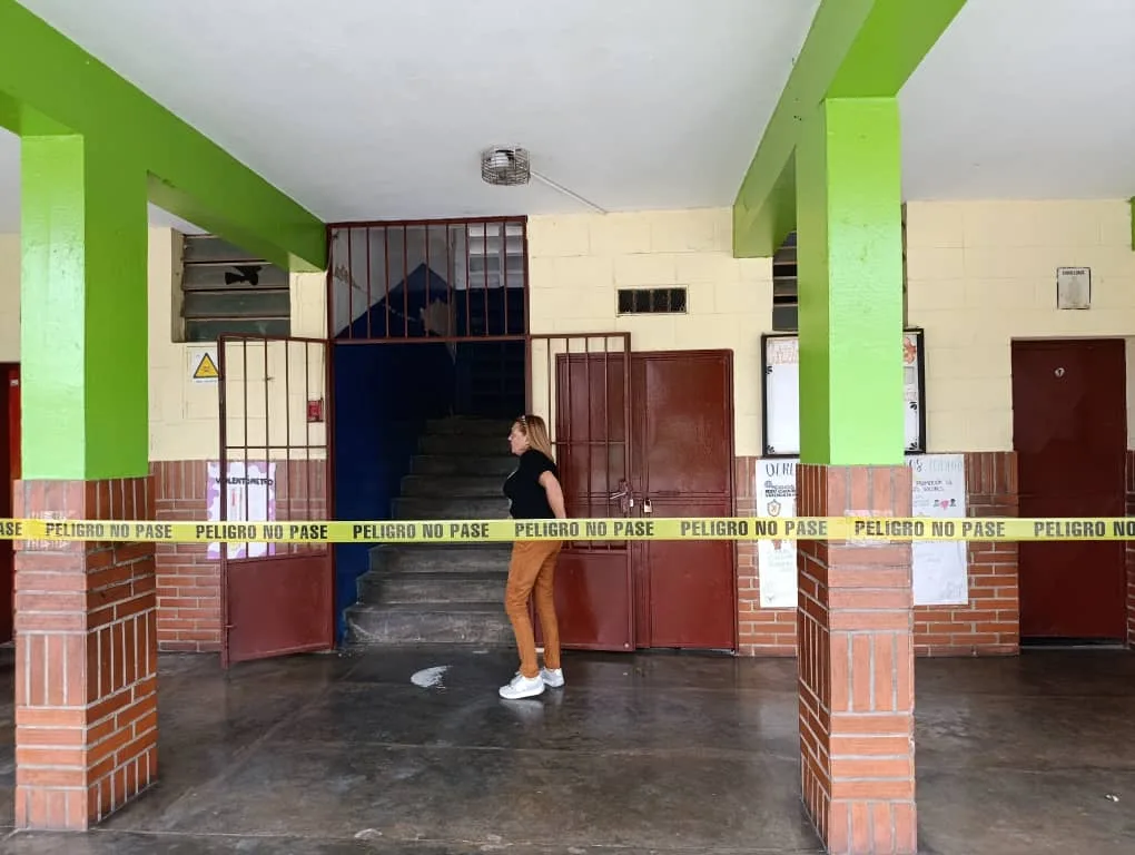 Un milagro necesita la Unidad Educativa Prisco Villasmil de Antímano para resucitar tras los terremotos