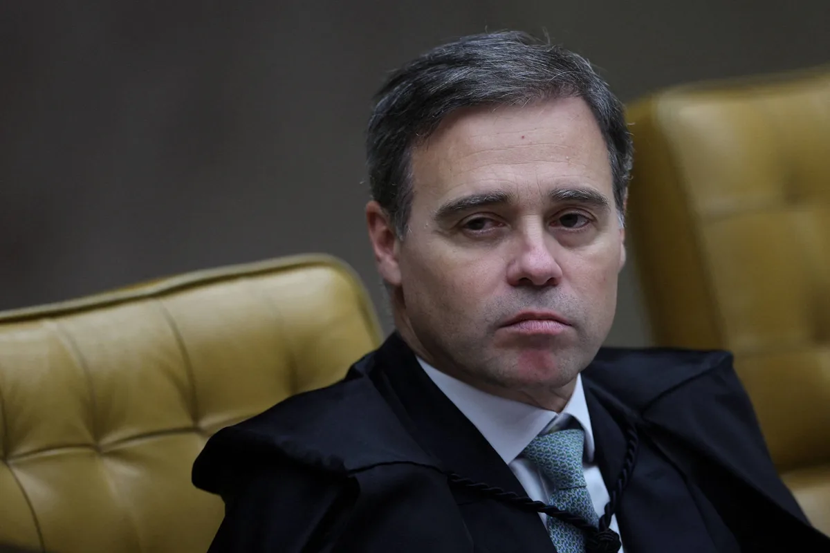 Mendonça pede a Fachin sessão do STF para discutir mensagens entre Vorcaro e Moraes apontadas pela PF