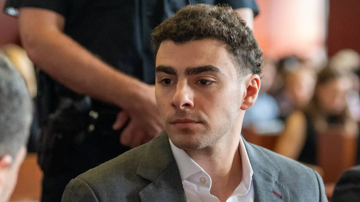 Accusé du meurtre d'un patron d'assurance américain, Luigi Mangione avoue lui avoir "tiré" dessus à New York