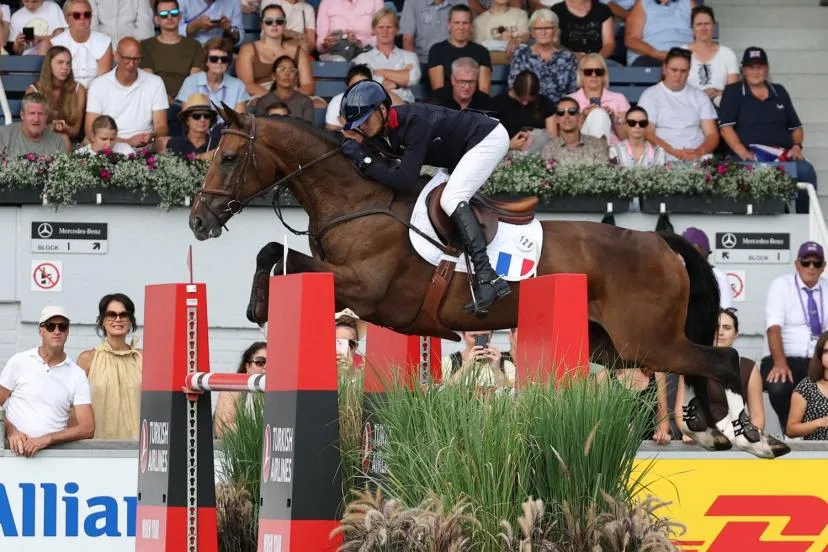 « Ça fait mal, car à la fin il n'y a ni médaille ni qualification » : la désillusion de l'équipe de France de complet aux Mondiaux d'équitation