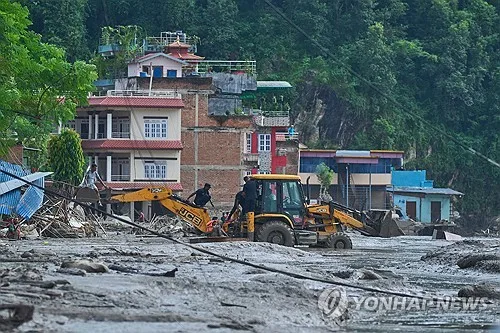 '네팔 대홍수' 실종자 823명으로 급증…사망자도 270명(종합)