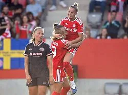 Gwinn trifft direkt: FC Bayern feiert Rekordsieg und Doppel-Comeback