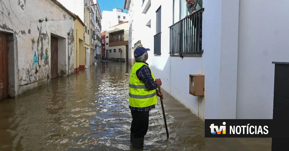 "Não será só um ou dois dias". Chuva e vento em pleno agosto: saiba tudo