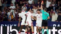 Levante e Sevilha empatam num jogo com três golos e expulsão depois dos 90