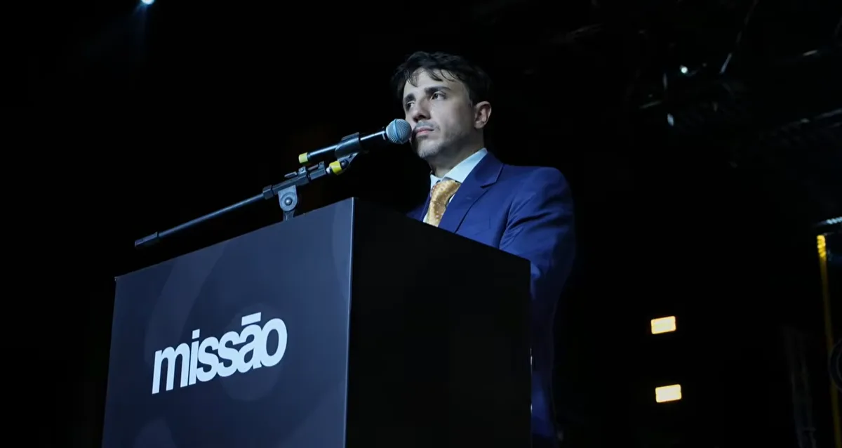 Renan Santos defende acabar com Justiça do Trabalho, diz que CLT ‘já era’ e critica fim da escala 6×1