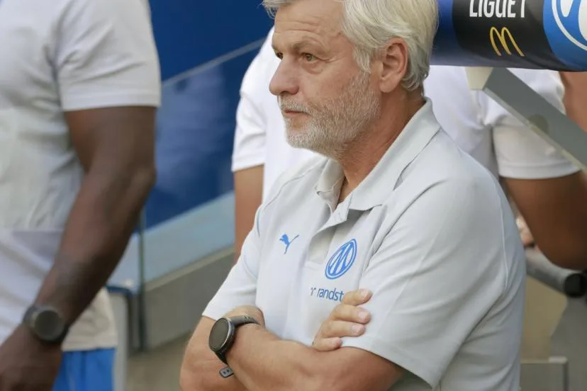 Avant la première journée de Ligue 1, Bruno Genesio revient sur l'impact des éléments extérieurs sur son groupe : « Les difficultés permettent d'avoir une solidarité supérieure »