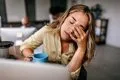 ¿Por qué aparece el sueño? Identifican las neuronas que impulsan la necesidad de dormir tras una vigilia prolongada