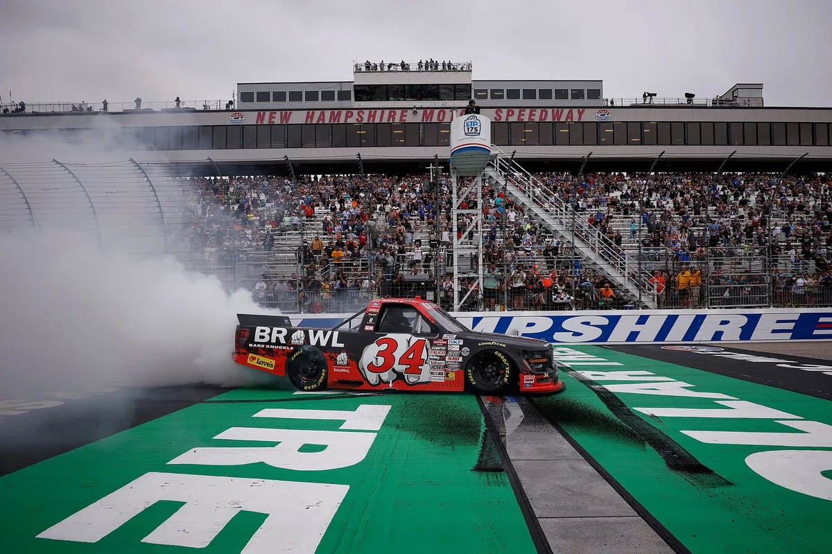 NASCAR Truck: Riggs supera Smith na prorrogação de New Hampshire; Ankrum fica com última vaga do Chase