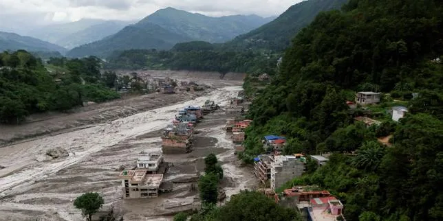 La crue dévastatrice au Népal et au Tibet a fait au moins 160 morts et des centaines de disparus