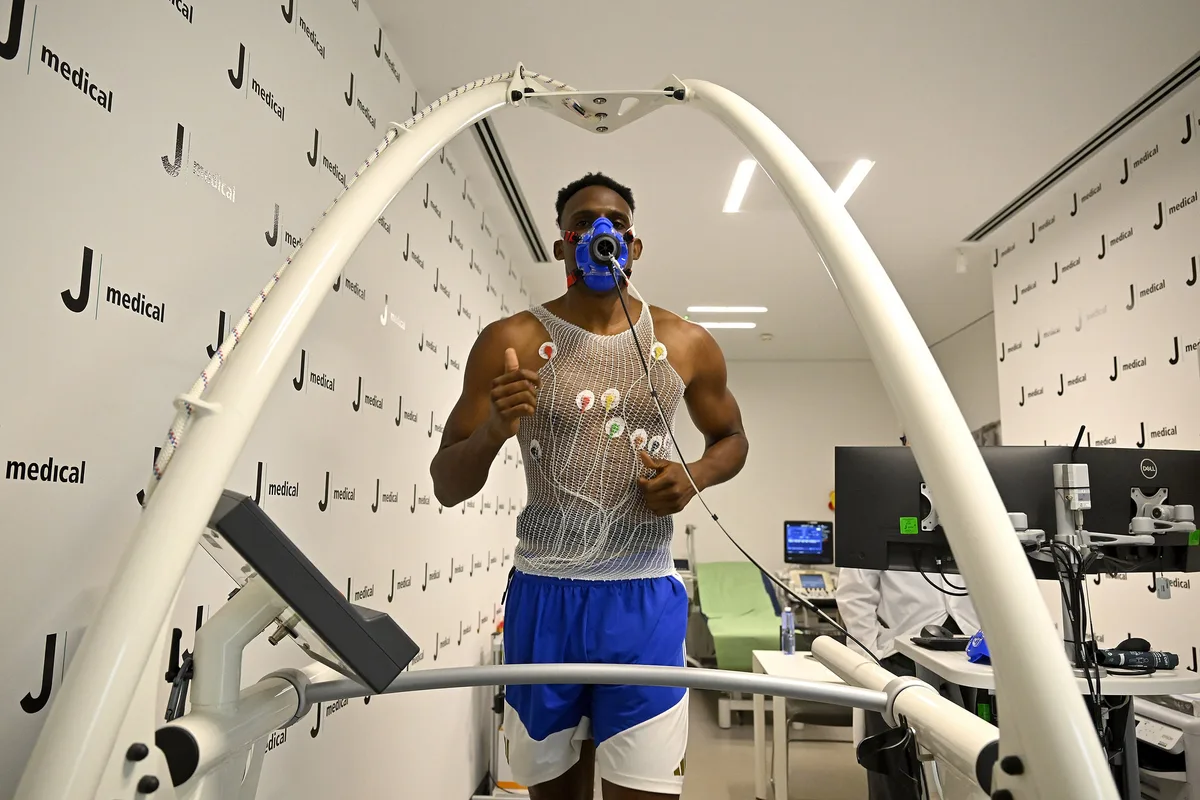 Jhon Lucumí presentó los exámenes médicos para ser oficializado como nuevo jugador de la Juventus de Italia