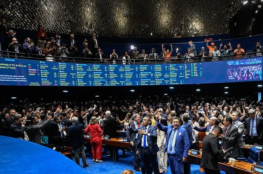 Senado aprova fim da escala 6×1; veja o que muda e quando as novas regras entram em vigor