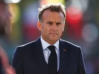 Flotte fantôme : un navire arraisonné près de La Réunion pour transport de carburants illicite, annonce Emmanuel Macron