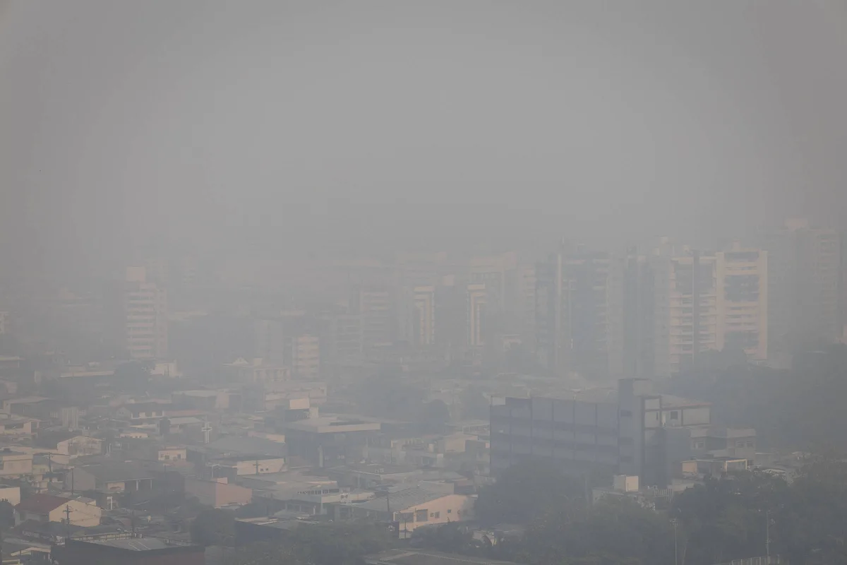 Prefeito de Manaus faz apelo por causa de fumaça que encobre capital