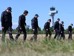 Nach gescheitertem Anschlag: Berichte: Ermittler finden weitere Drohne und Sprengstoff am Flughafen Leipzig