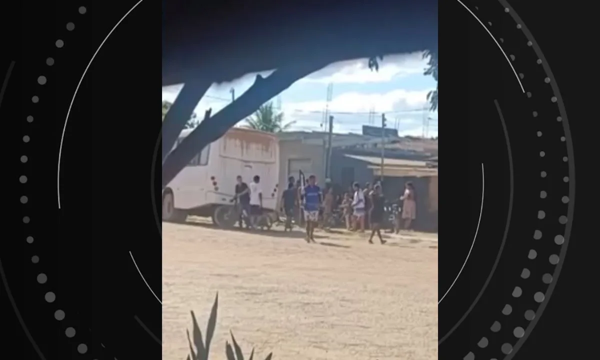 Jovem morre após ataque a tiros na porta de barbearia na Bahia